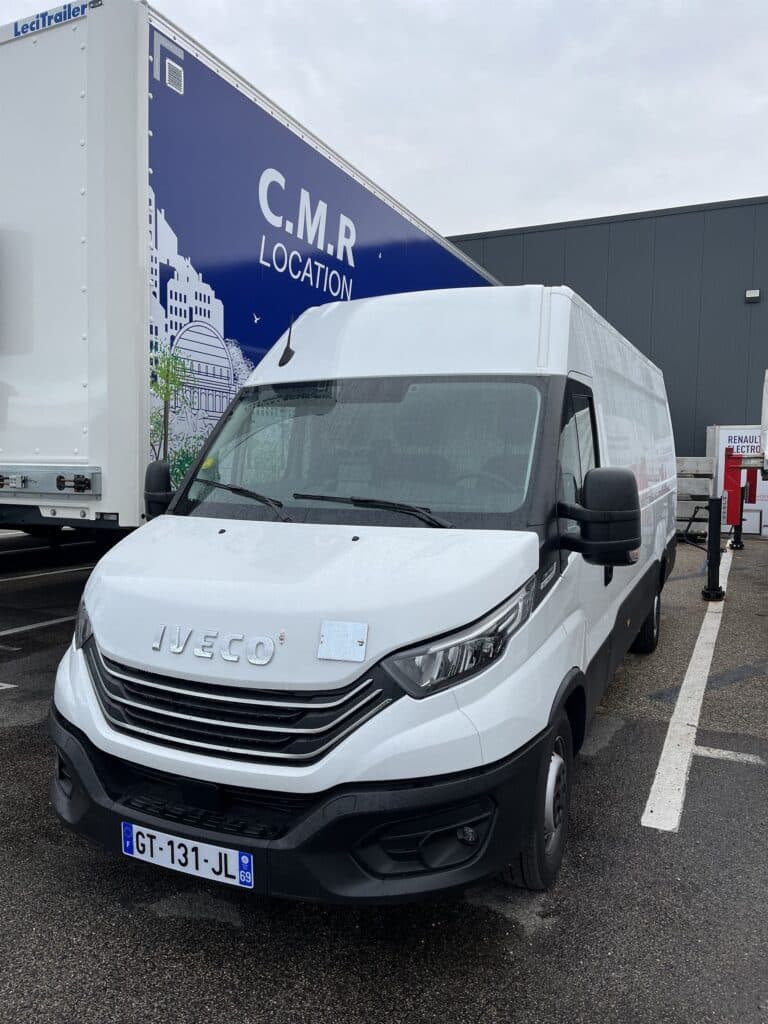 Location d'Utilitaires CMR LOCATION Lyon Fourgon